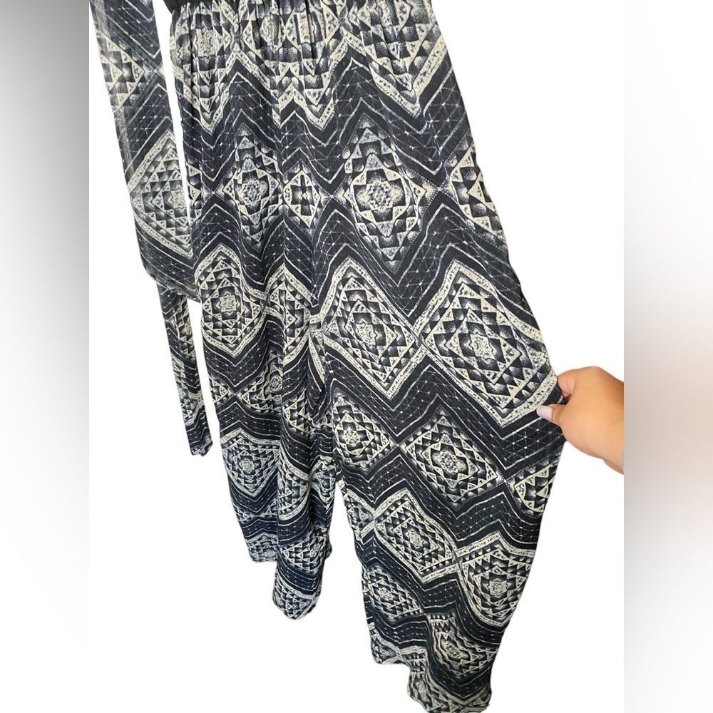 ALICE + OLIVIA
Printed V-Neck Jumpsuit Black M - Picture 4 of 5
